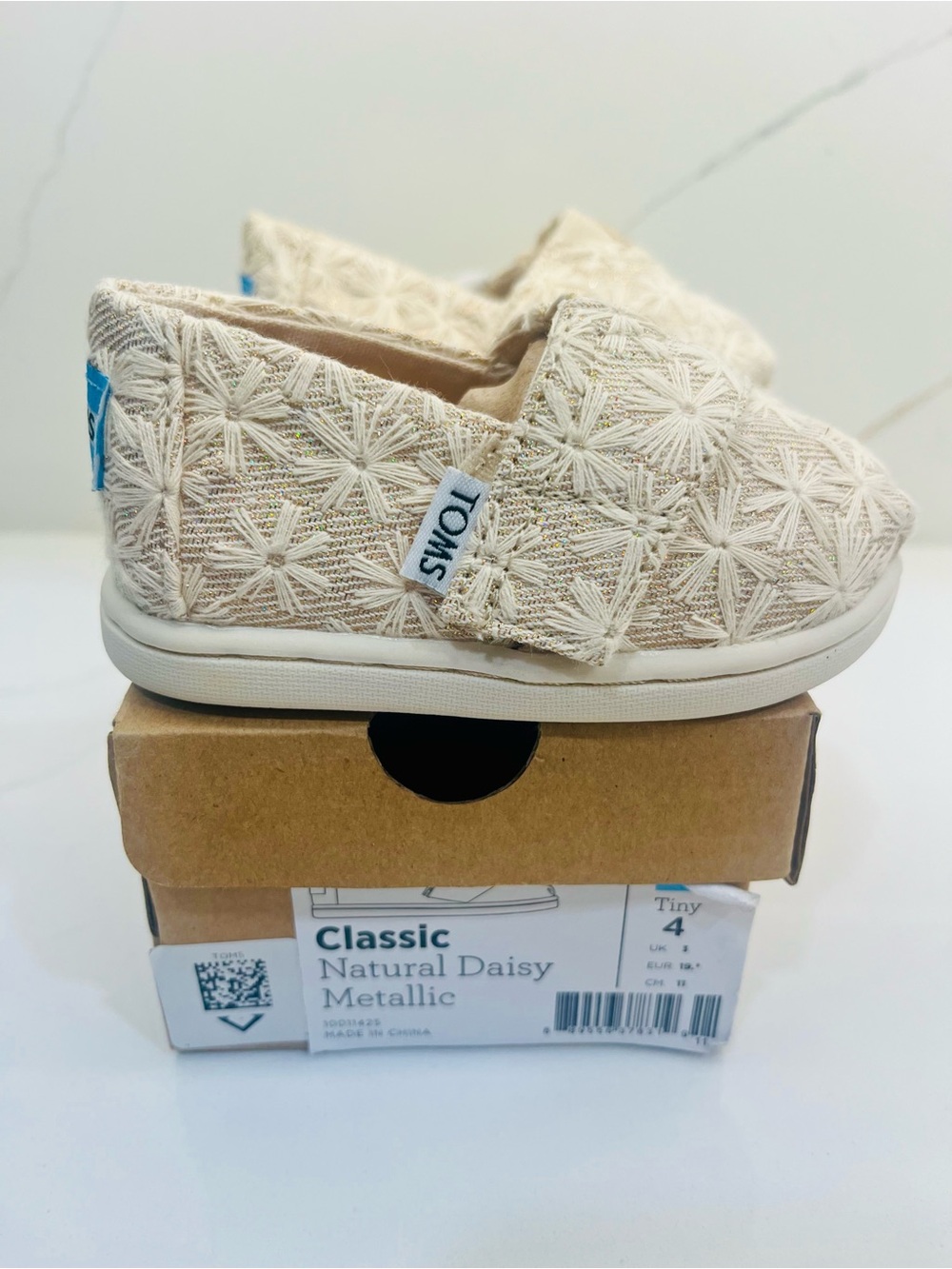 NWT TOMS Classic Natural Daisy Metallic Slip-On Shoes - Toddler Size 4